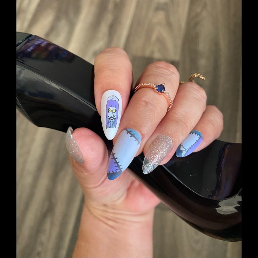 Feral Edge Halloween Glue-on Medium Stiletto Nails